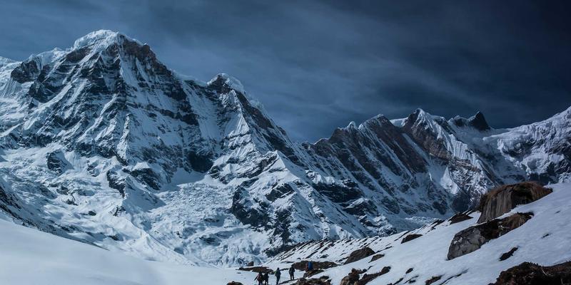 从Clos到P4:揭秘数据中心网络架构演进与可编程交换芯片实战指南